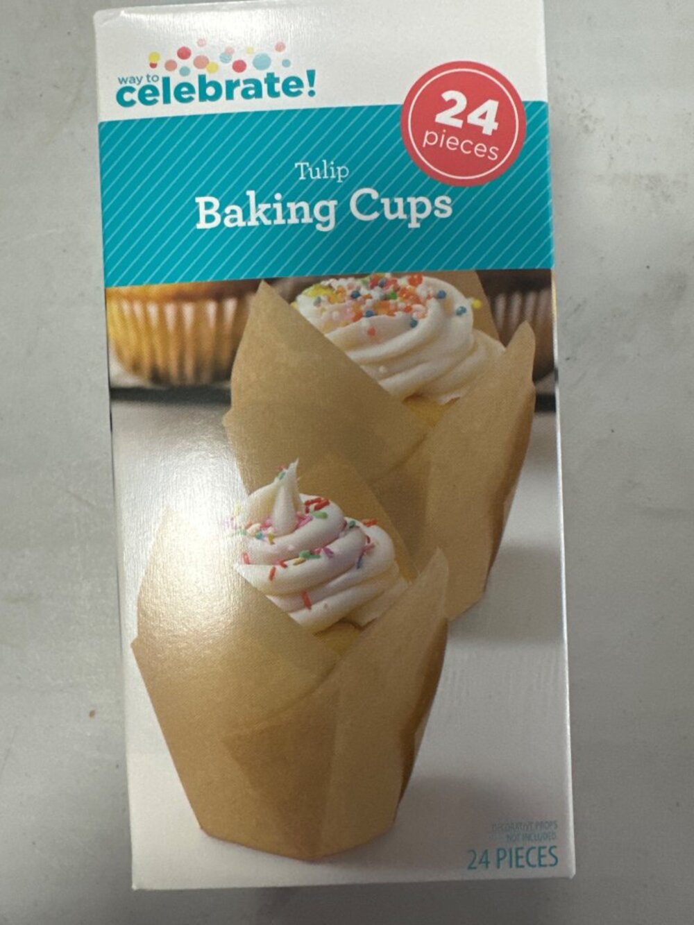Set de 24 moldes/cรกpsulas para cupcakes o muffins , estilo tulipรกn , en color ma